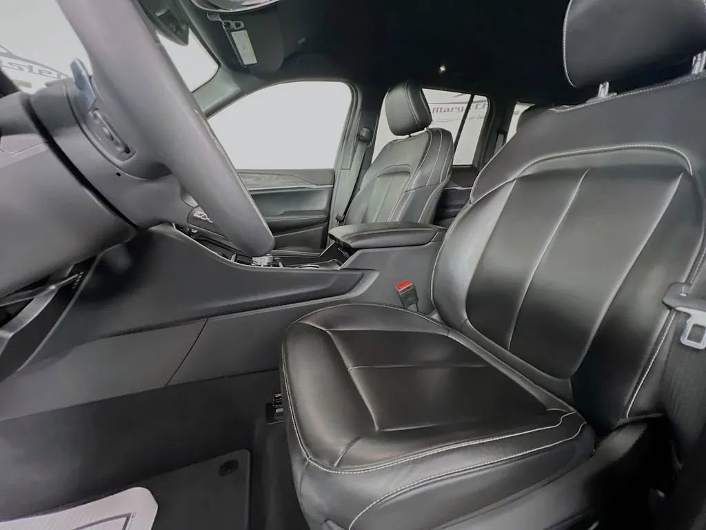 Used 2024 Jeep Grand Cherokee Limited AWD/4WD image 23