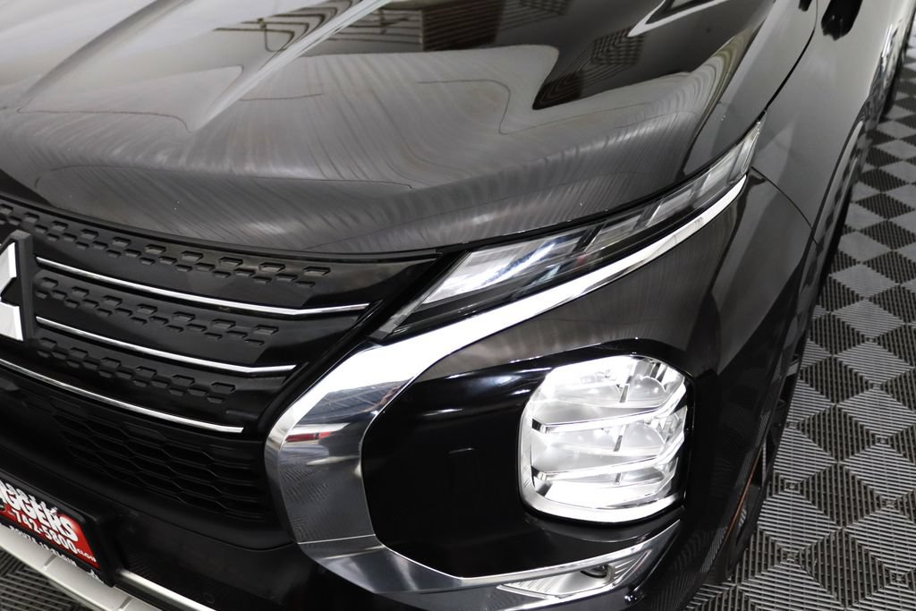 Used 2023 Mitsubishi Outlander SEL AWD/4WD image 12