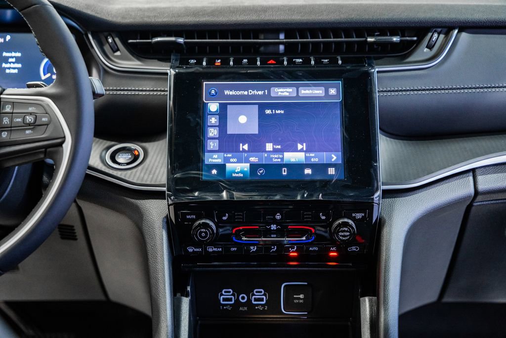 New 2025 Jeep Grand Cherokee Altitude w/ Trailer Tow Package image 19