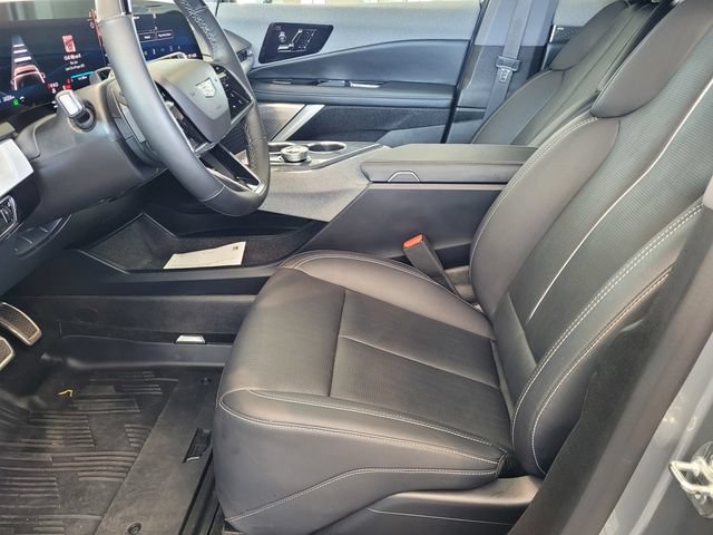 Certified 2025 Cadillac Optiq Sport 2 w/ LPO, Floor Liner Package AWD/4WD image 17