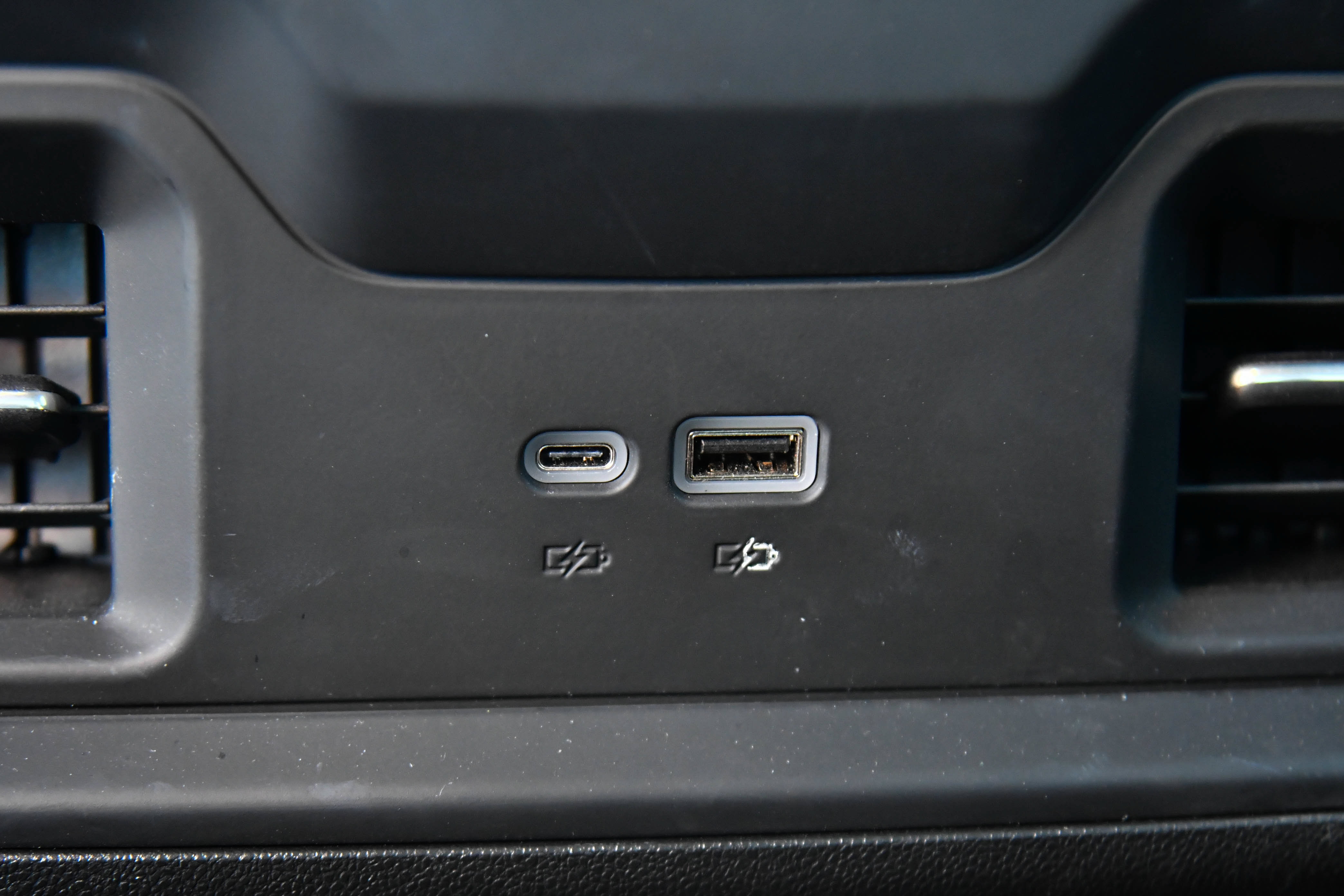 Used 2025 Chevrolet Silverado 1500 LT w/ LPO, Dark Essentials Package AWD/4WD image 40