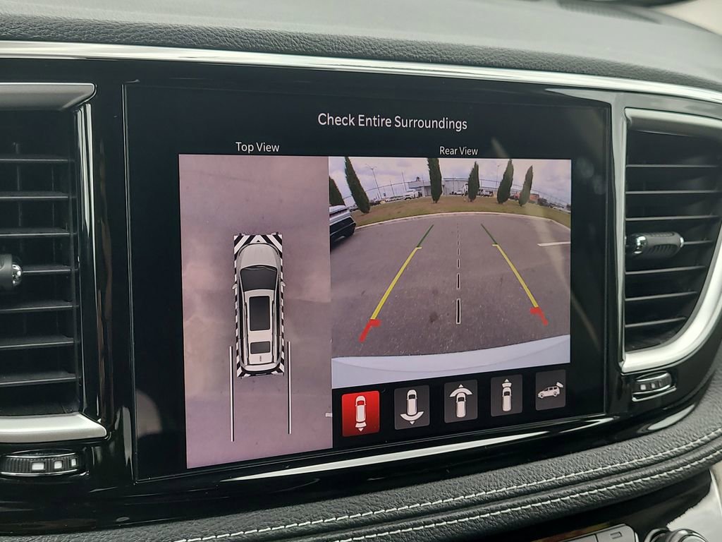 Used 2024 Chrysler Pacifica Touring-L image 22