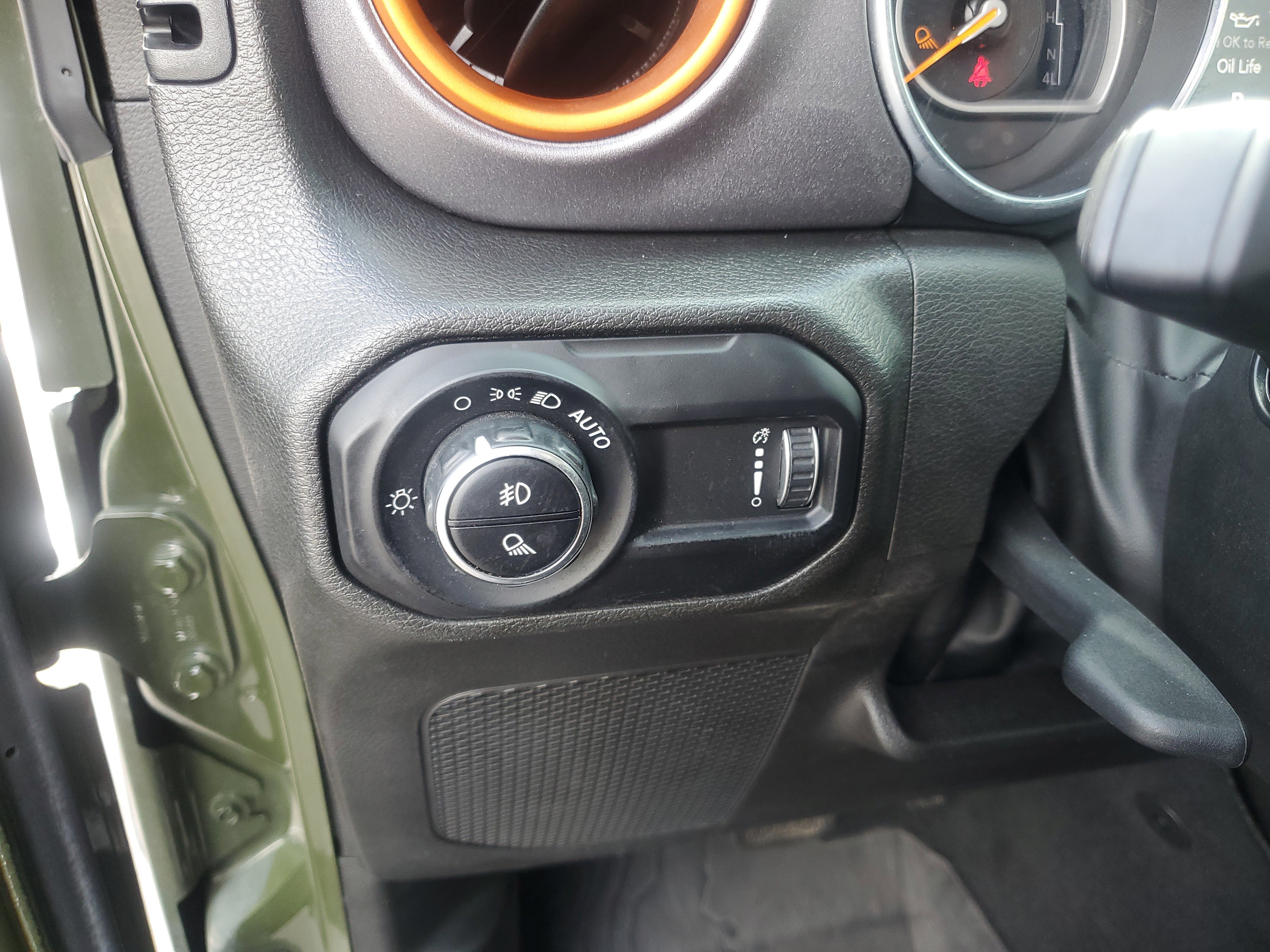 Used 2023 Jeep Gladiator Mojave w/ Cold Weather Group AWD/4WD image 21