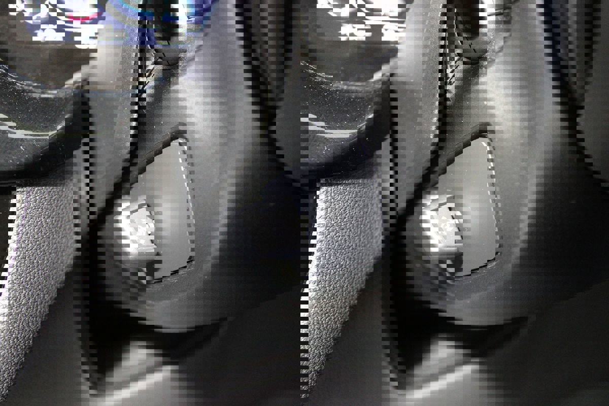 Used 2023 BMW 530e w/ M Sport Package image 18