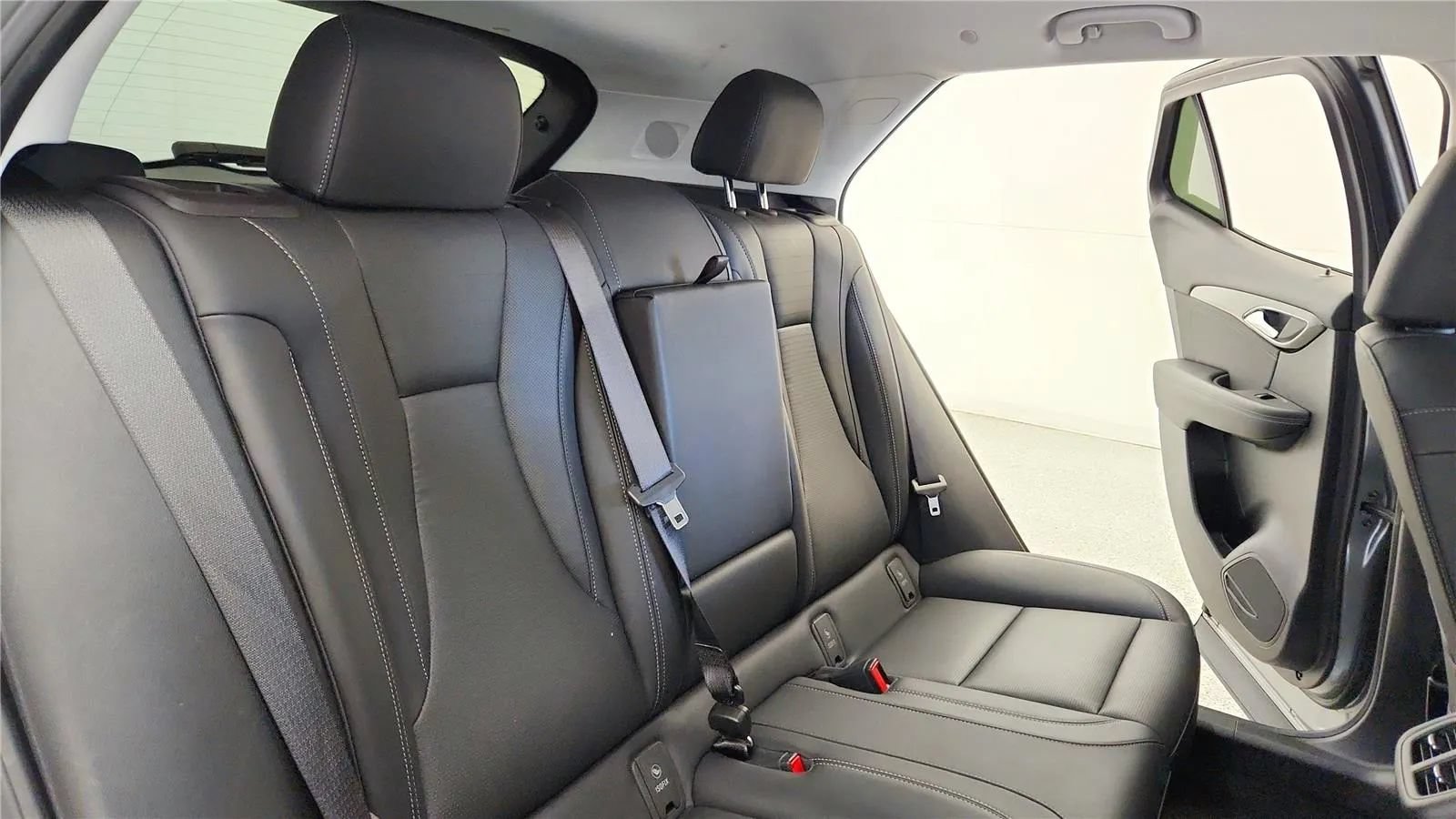 Used 2024 Buick Envision Preferred AWD/4WD image 31