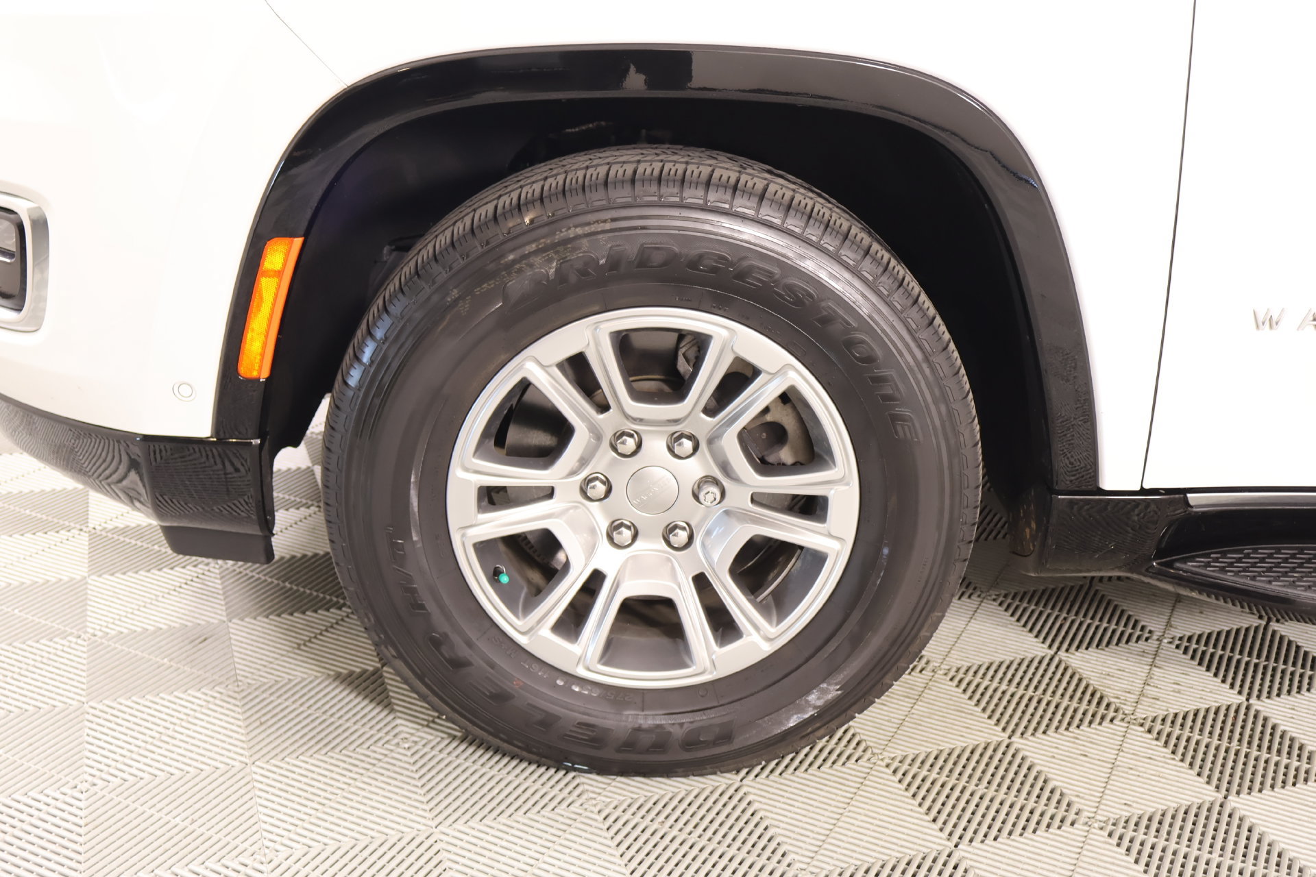 Used 2024 Jeep Wagoneer L 2WD image 19