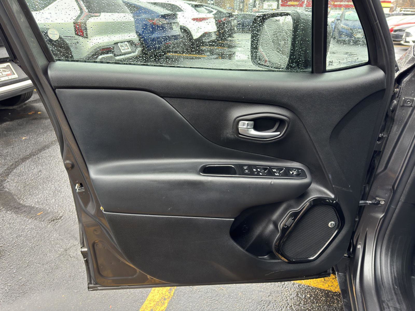 Used 2017 Jeep Renegade Altitude image 21