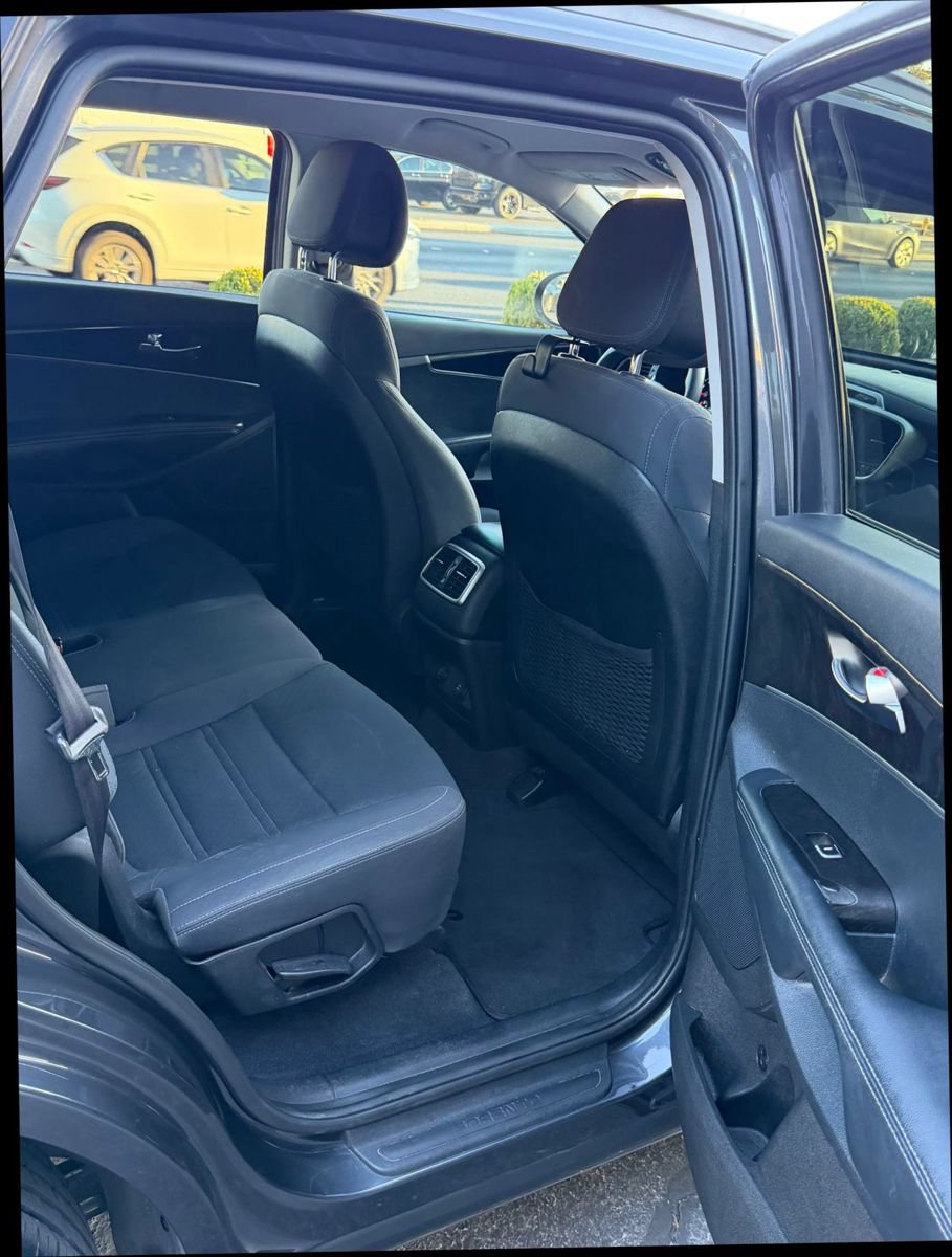 Used 2016 Kia Sorento FWD image 11