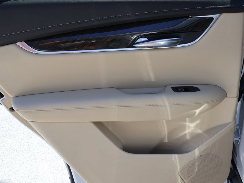 Used 2017 Cadillac XT5 FWD image 16