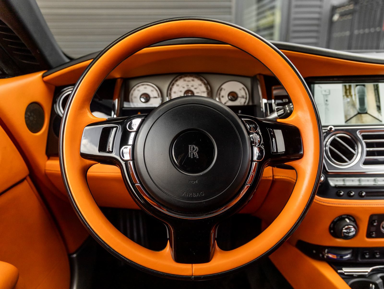 Used 2016 Rolls-Royce Dawn RWD image 31