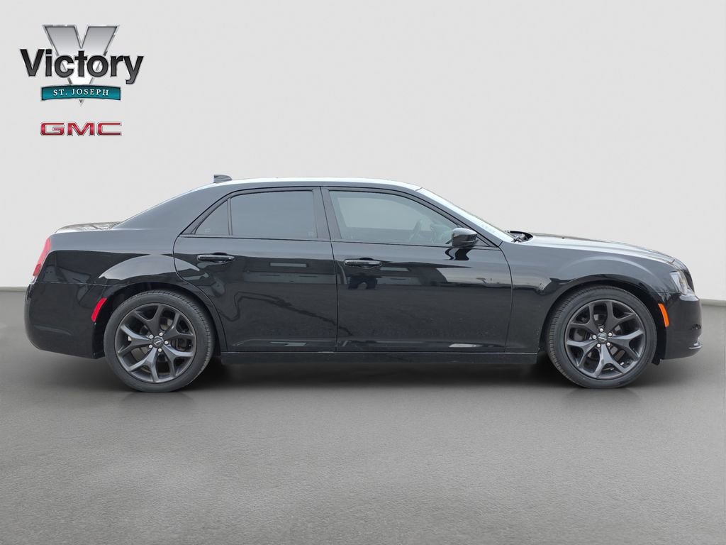 Used 2020 Chrysler 300 Touring w/ Sport Appearance Package image 18