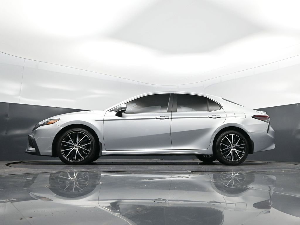 Used 2024 Toyota Camry SE image 40