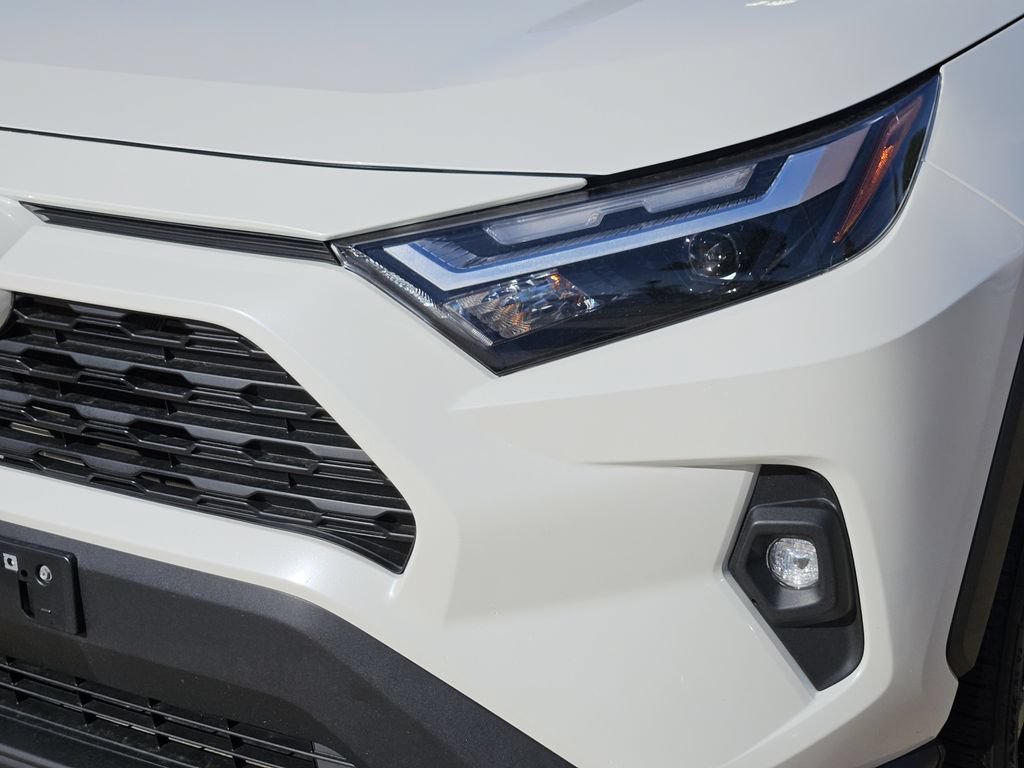 Used 2022 Toyota RAV4 XLE Premium AWD/4WD image 9