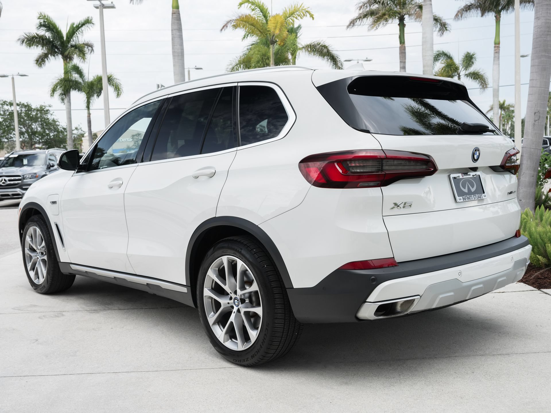Used 2023 BMW X5 xDrive45e w/ Climate Comfort Package AWD/4WD image 26