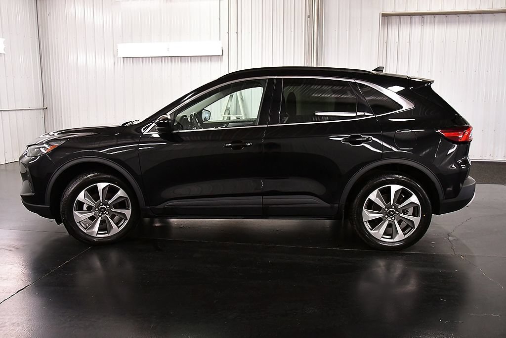 Used 2025 Ford Escape Platinum AWD/4WD image 4