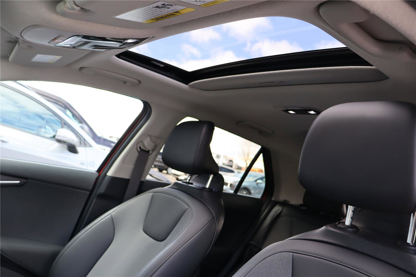 Certified 2025 Kia Niro EX Touring image 24