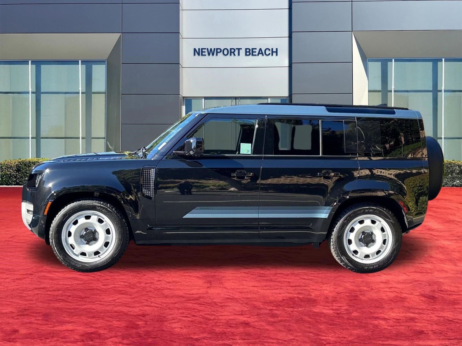 Used 2025 Land Rover Defender 110 S image 2