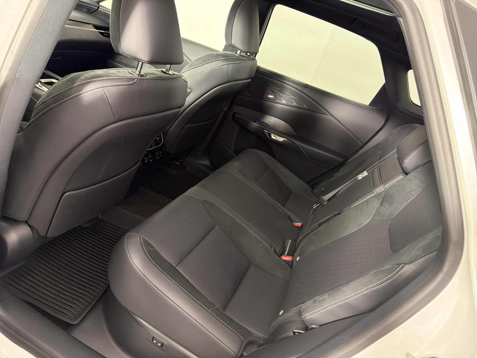 Certified 2025 Lexus RX 450h AWD w/ Convenience Package image 26
