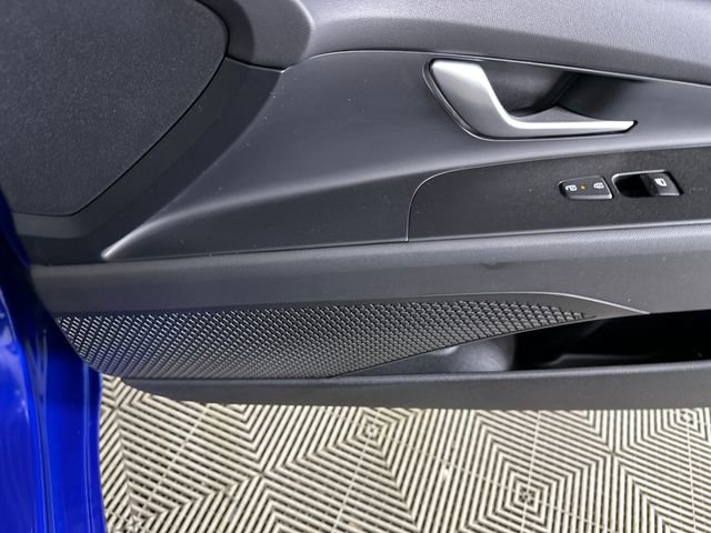 Used 2025 Hyundai Elantra Blue image 29