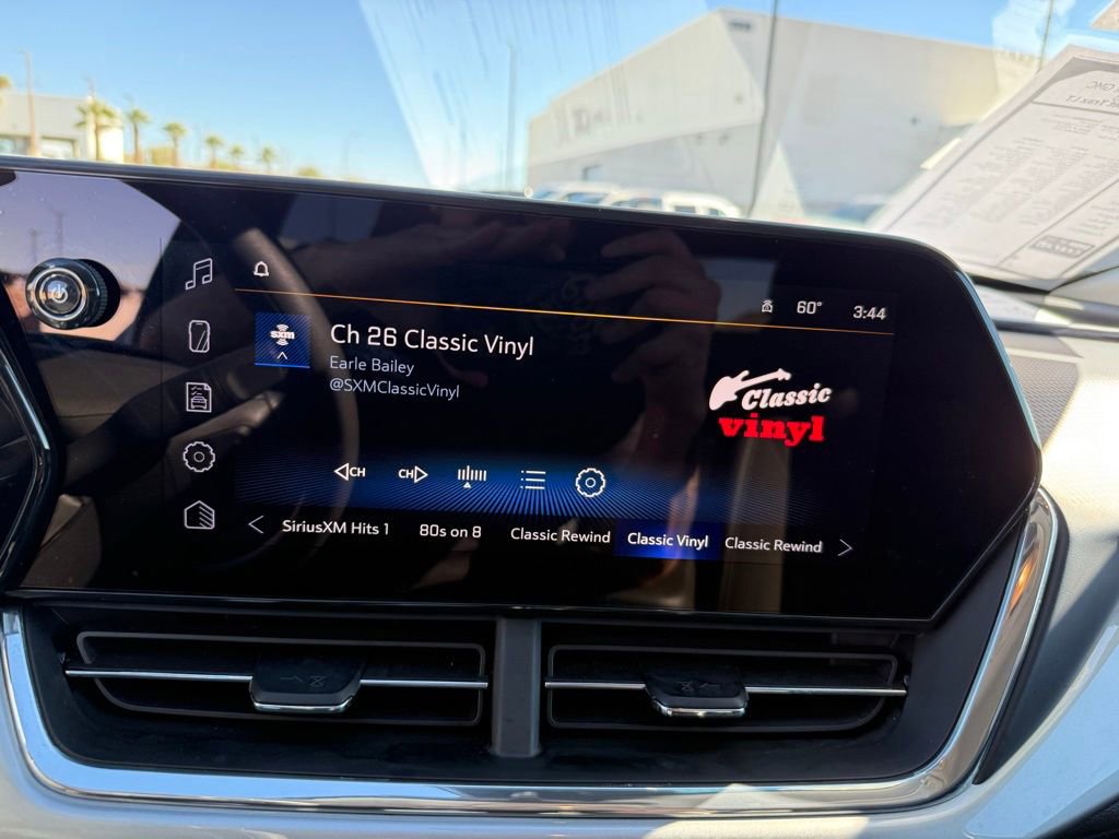 Certified 2025 Chevrolet Trax LT image 26