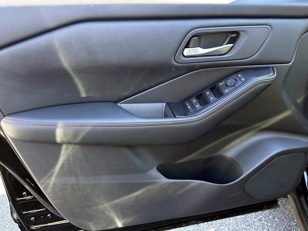Certified 2025 Nissan Rogue SV image 16