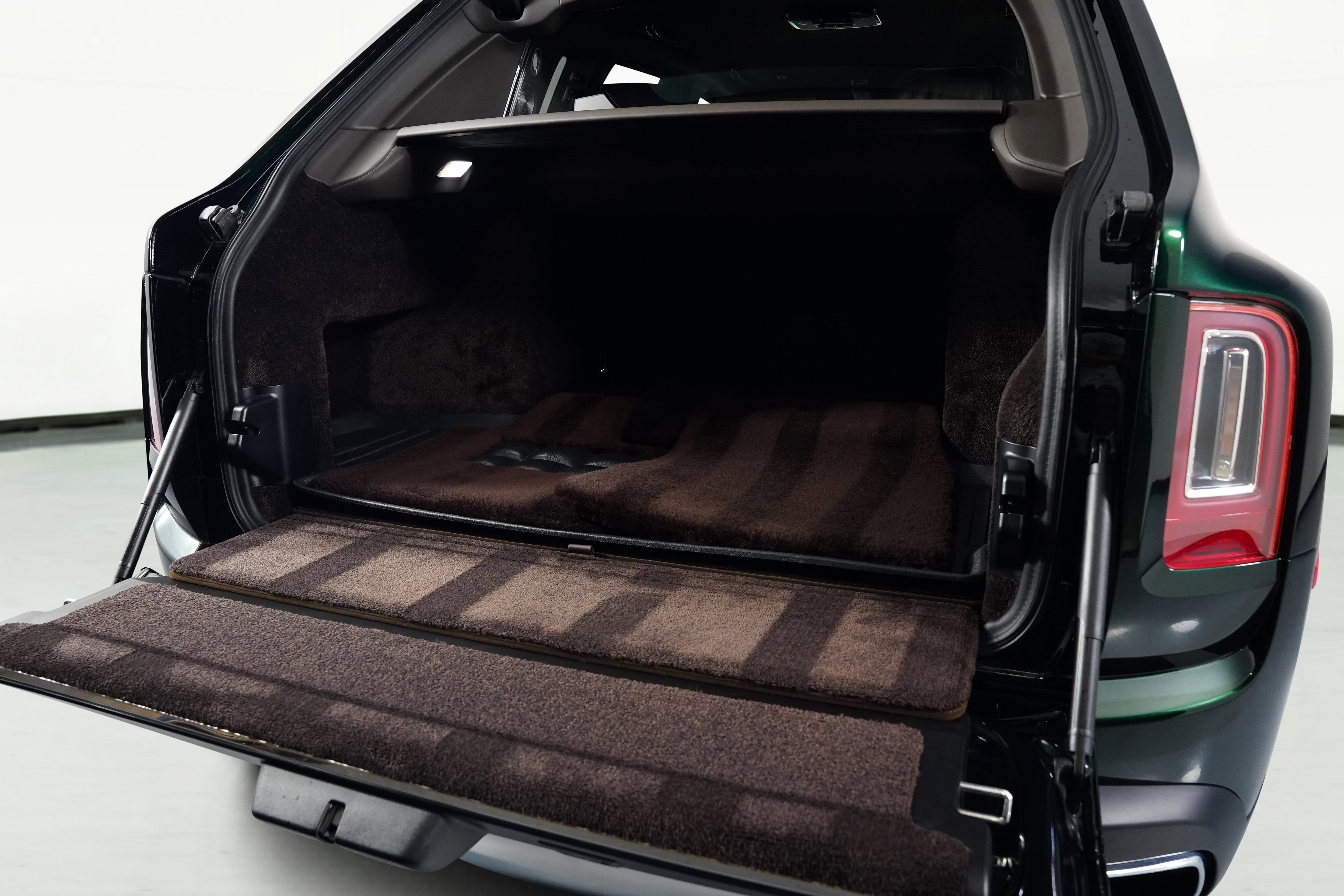 Used 2023 Rolls-Royce Cullinan w/ Cullinan Package image 68