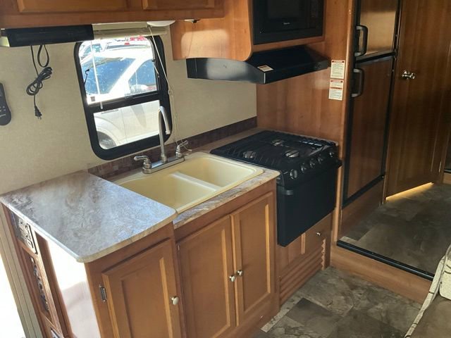 Used 2017 Ford E-350 and Econoline 350 Super Duty w/ Motorhome Prep Package image 8