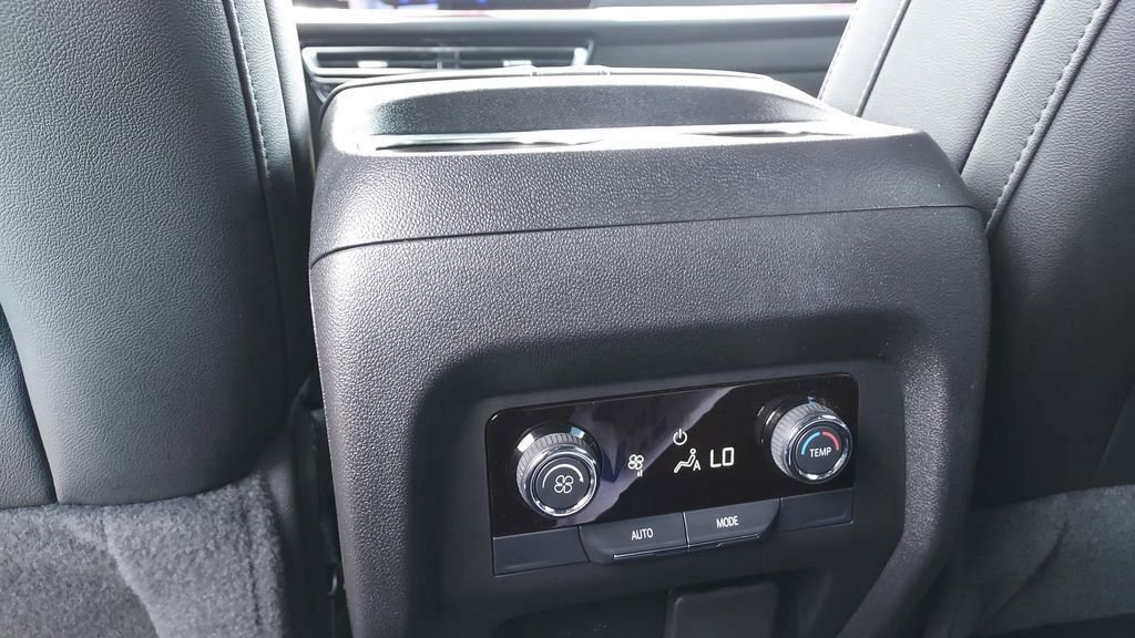 Used 2025 Chevrolet Traverse Z71 w/ Driver Confidence Package image 24