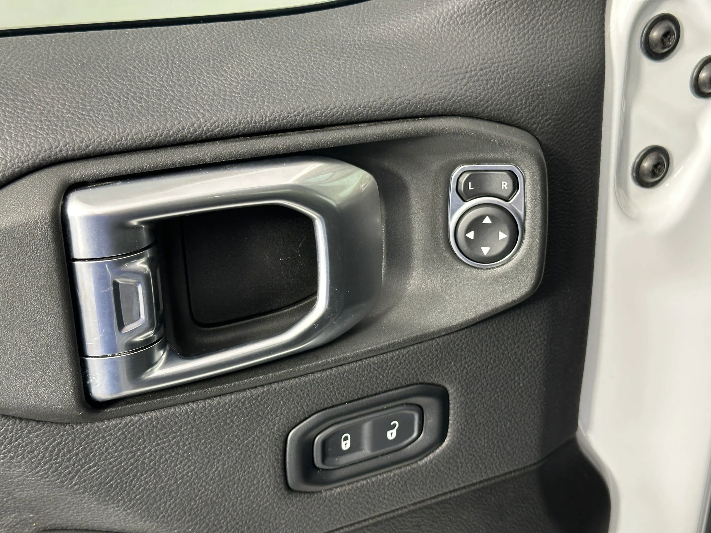 Used 2024 Jeep Wrangler Unlimited Sahara image 24