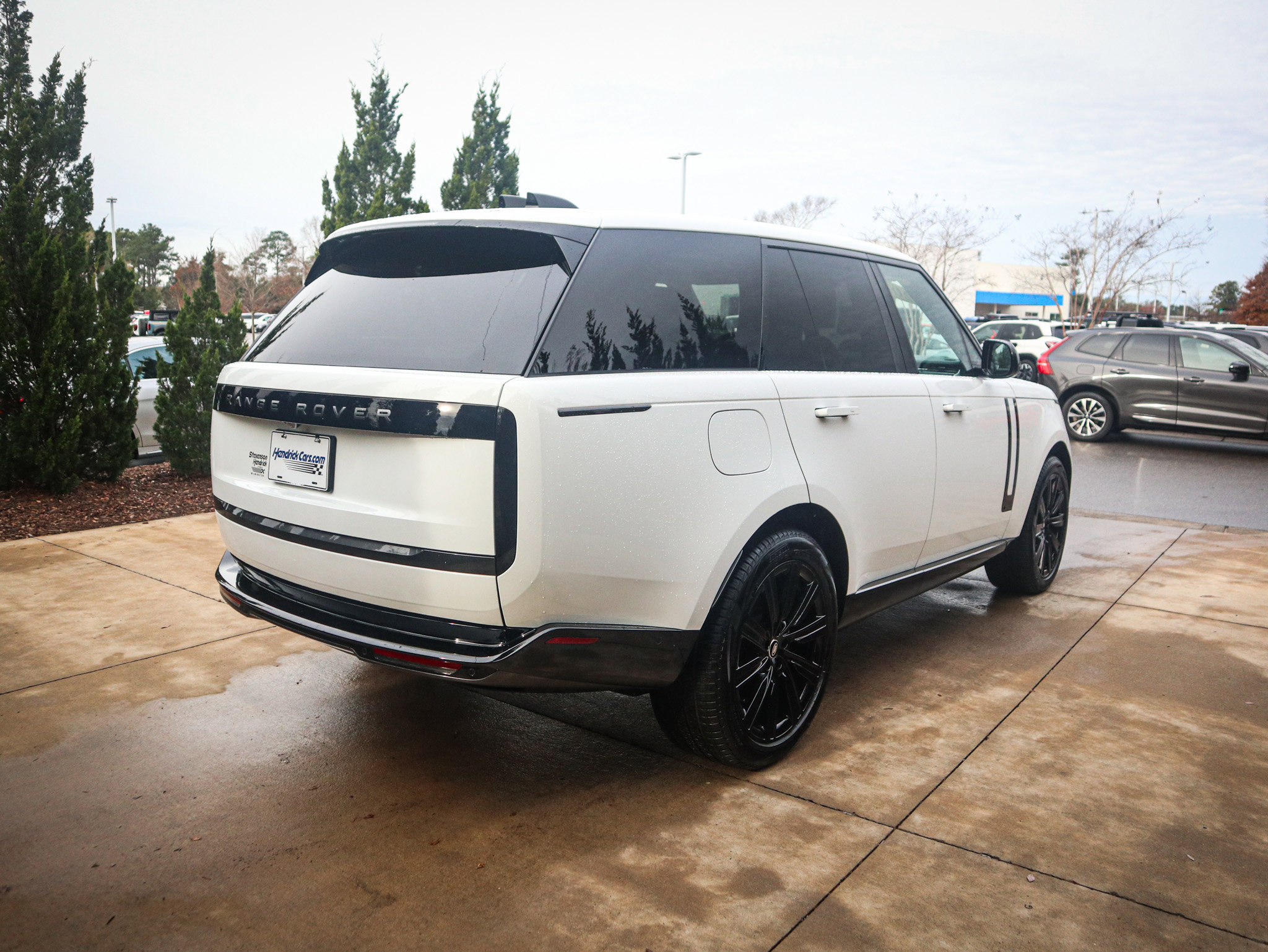 Used 2025 Land Rover Range Rover Autobiography image 10