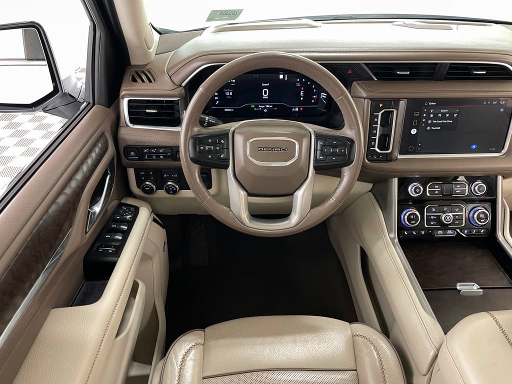 Used 2022 GMC Yukon XL Denali w/ Denali Premium Package AWD/4WD image 29