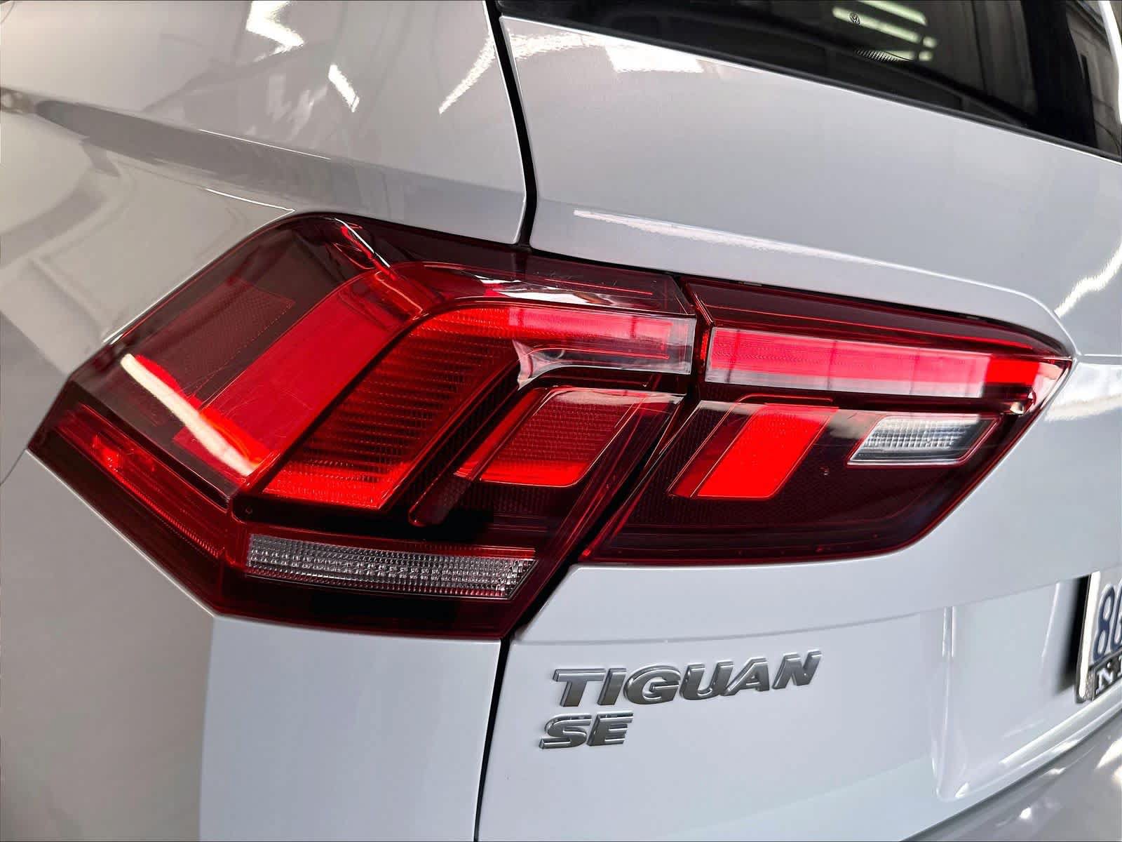 Used 2018 Volkswagen Tiguan SE AWD/4WD image 26