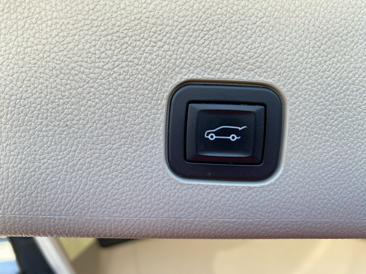 Used 2010 Cadillac SRX Premium image 11