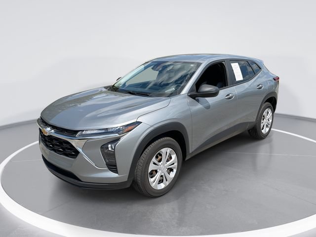 Used 2024 Chevrolet Trax LS FWD image 1