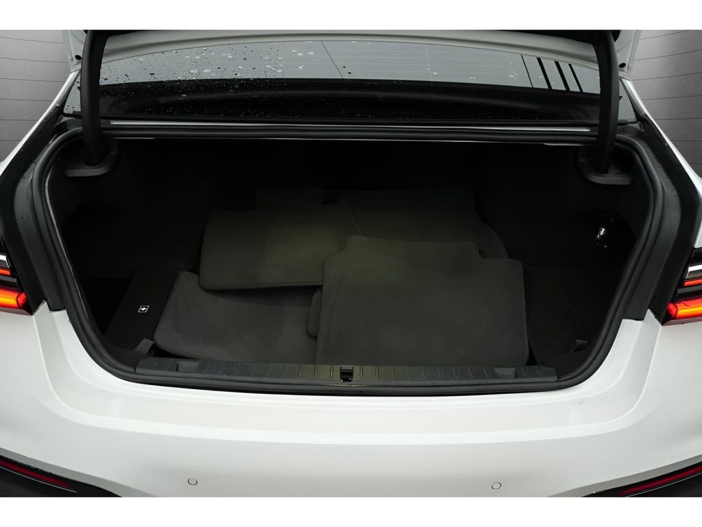 Used 2022 BMW 745e xDrive w/ M Sport Package image 19