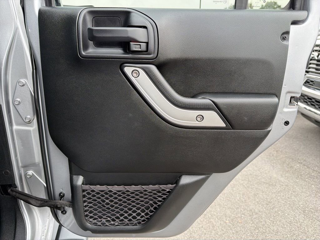 Used 2018 Jeep Wrangler Unlimited Sahara image 16