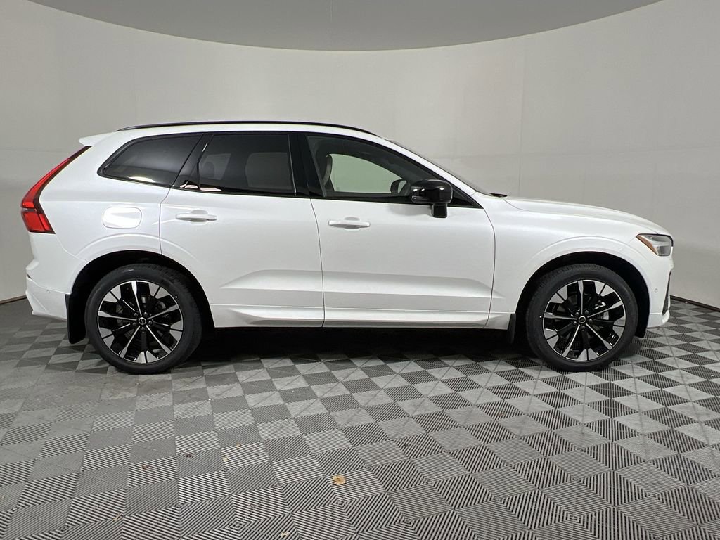 New 2026 Volvo XC60 B5 Plus w/ Climate Package image 9