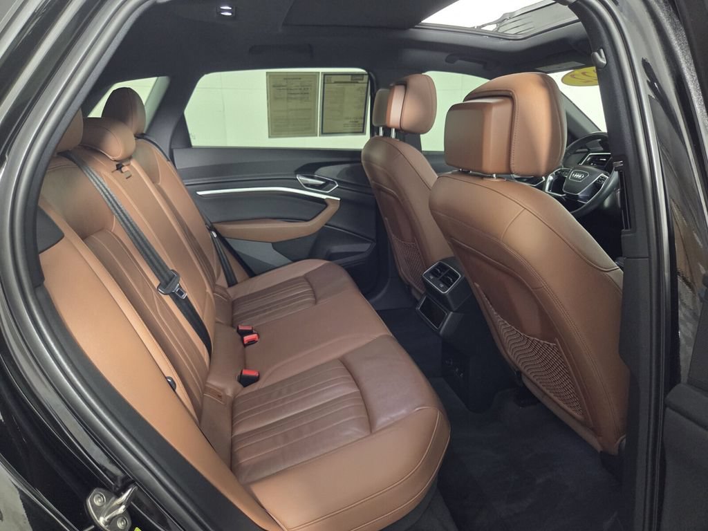 Used 2022 Audi e-tron Premium AWD/4WD image 27