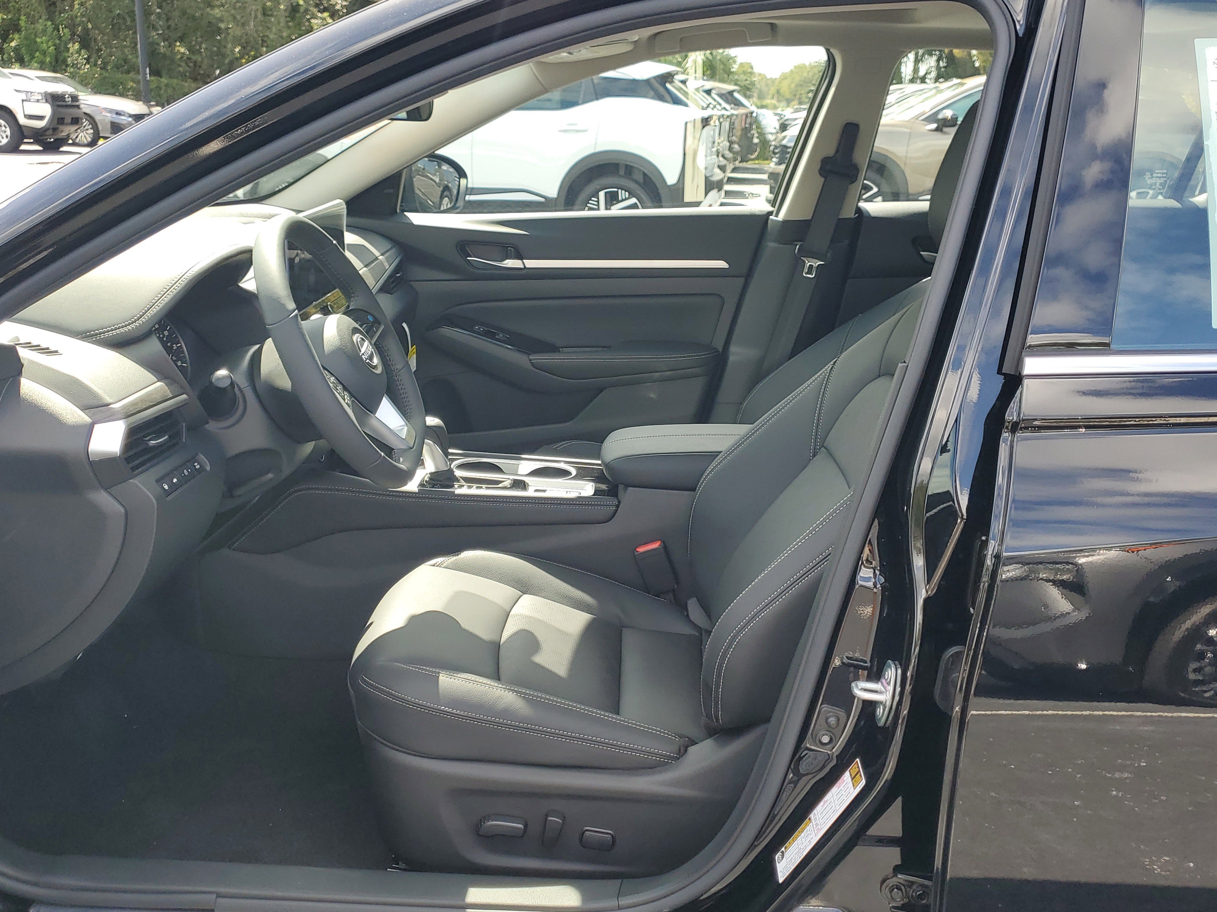 New 2025 Nissan Altima 2.5 SL FWD image 11