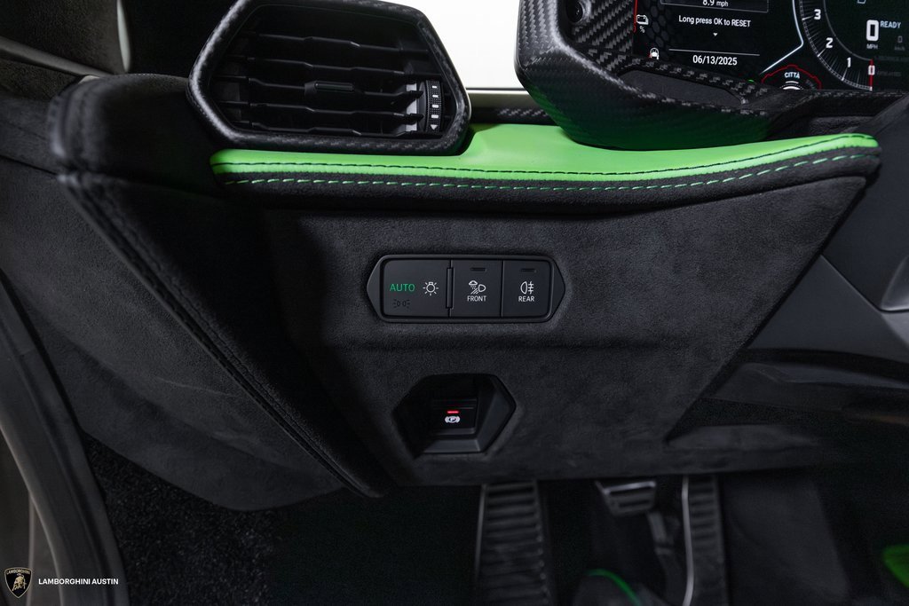 Used 2024 Lamborghini Revuelto image 21