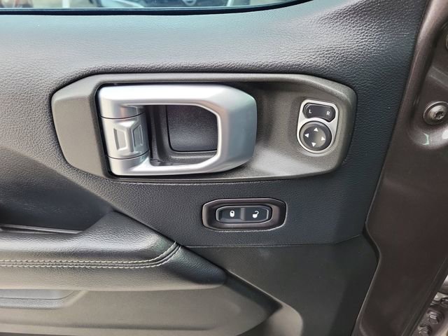 Used 2018 Jeep Wrangler Unlimited Sahara image 16