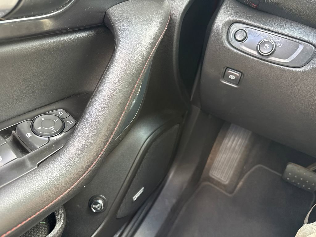 Used 2019 Chevrolet Blazer RS FWD image 16