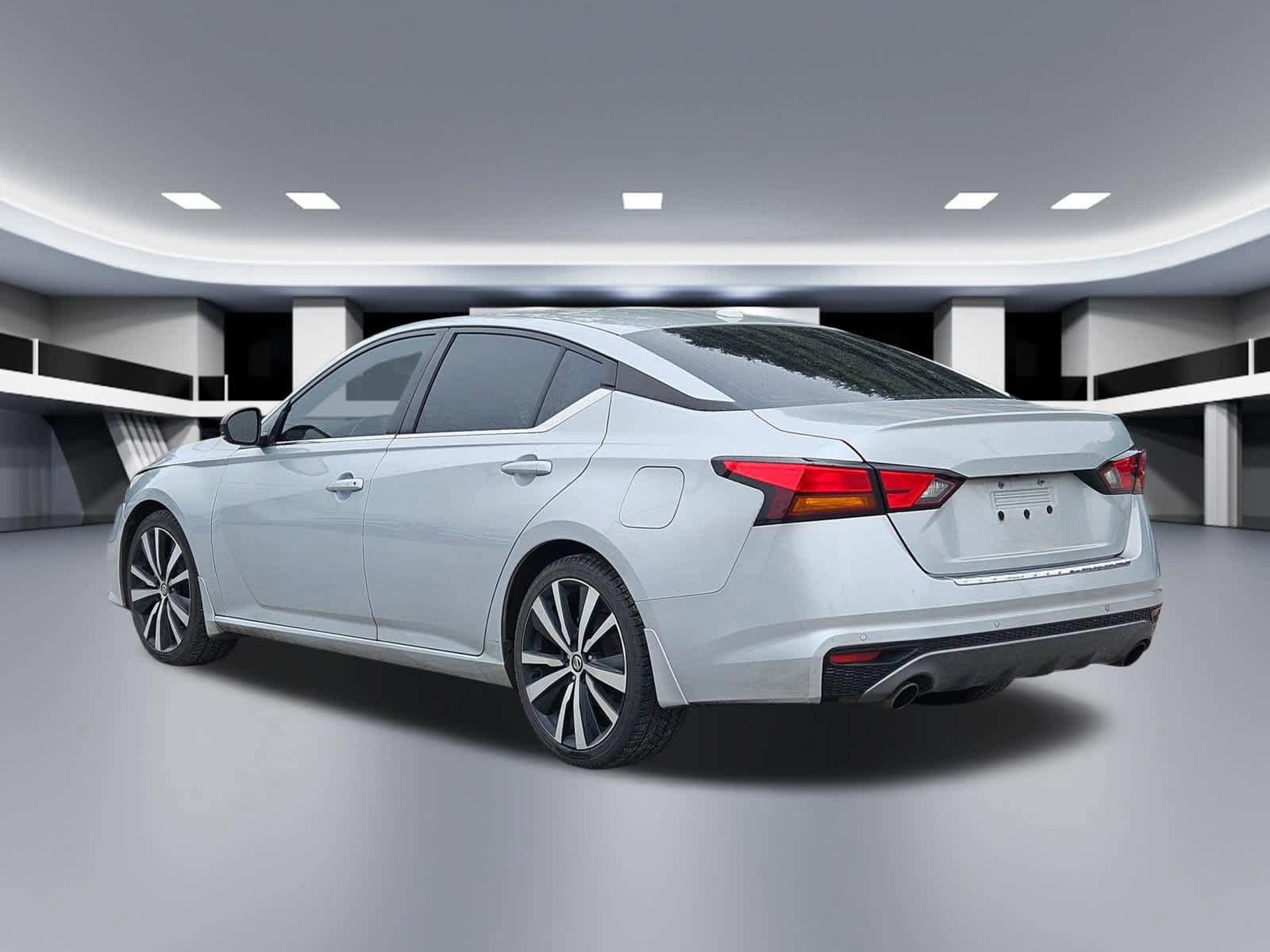 Used 2021 Nissan Altima 2.5 SR w/ SR Premium Package FWD image 3