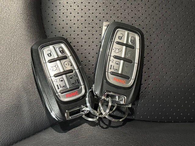 Used 2024 Chrysler Pacifica Touring-L FWD image 47