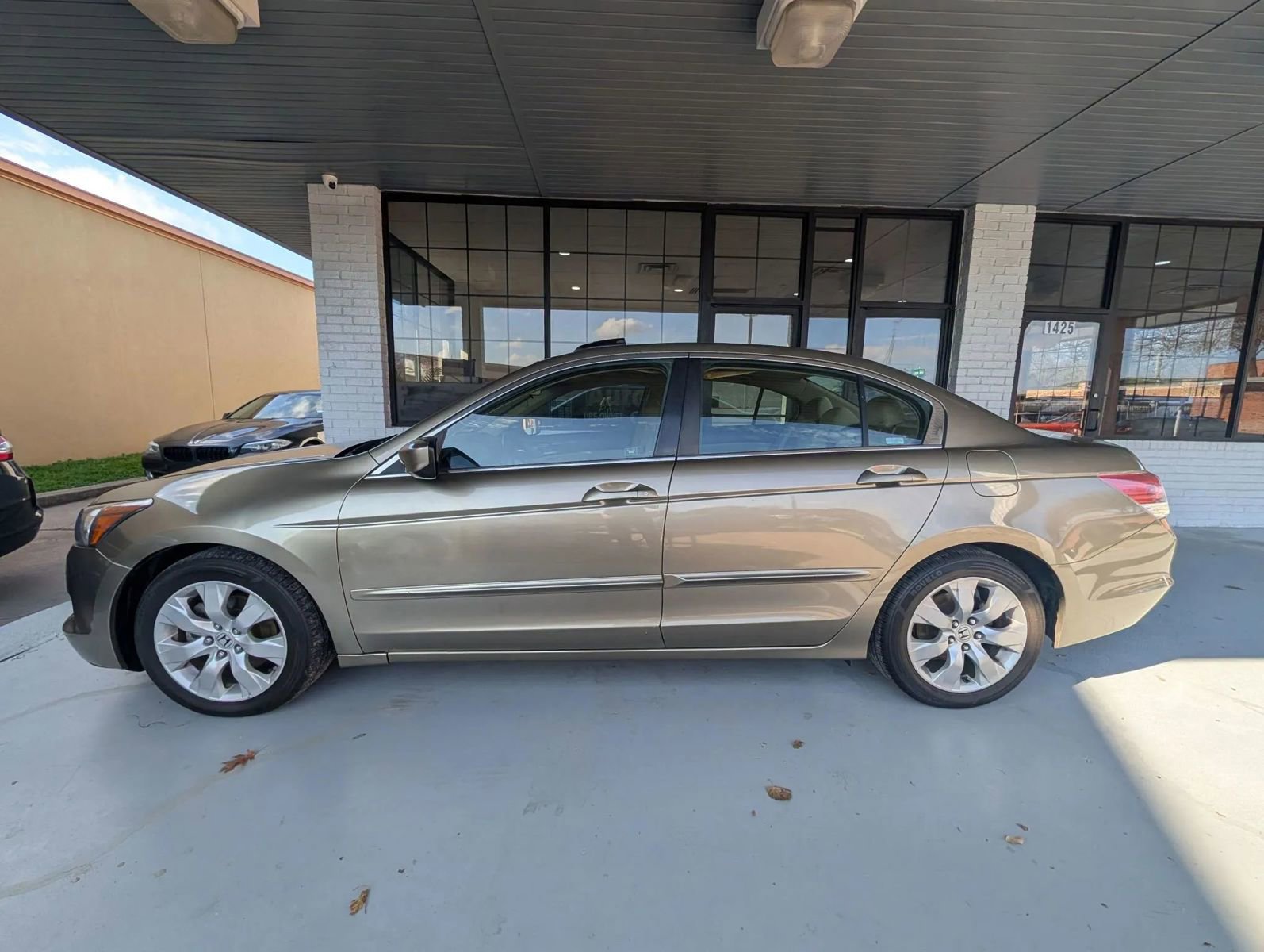 Used 2009 Honda Accord EX image 2