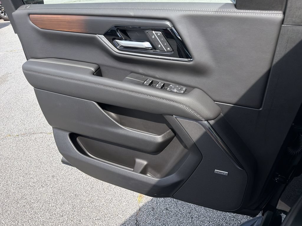 New 2026 GMC Yukon Denali w/ LPO, Floor Liner Package RWD image 13