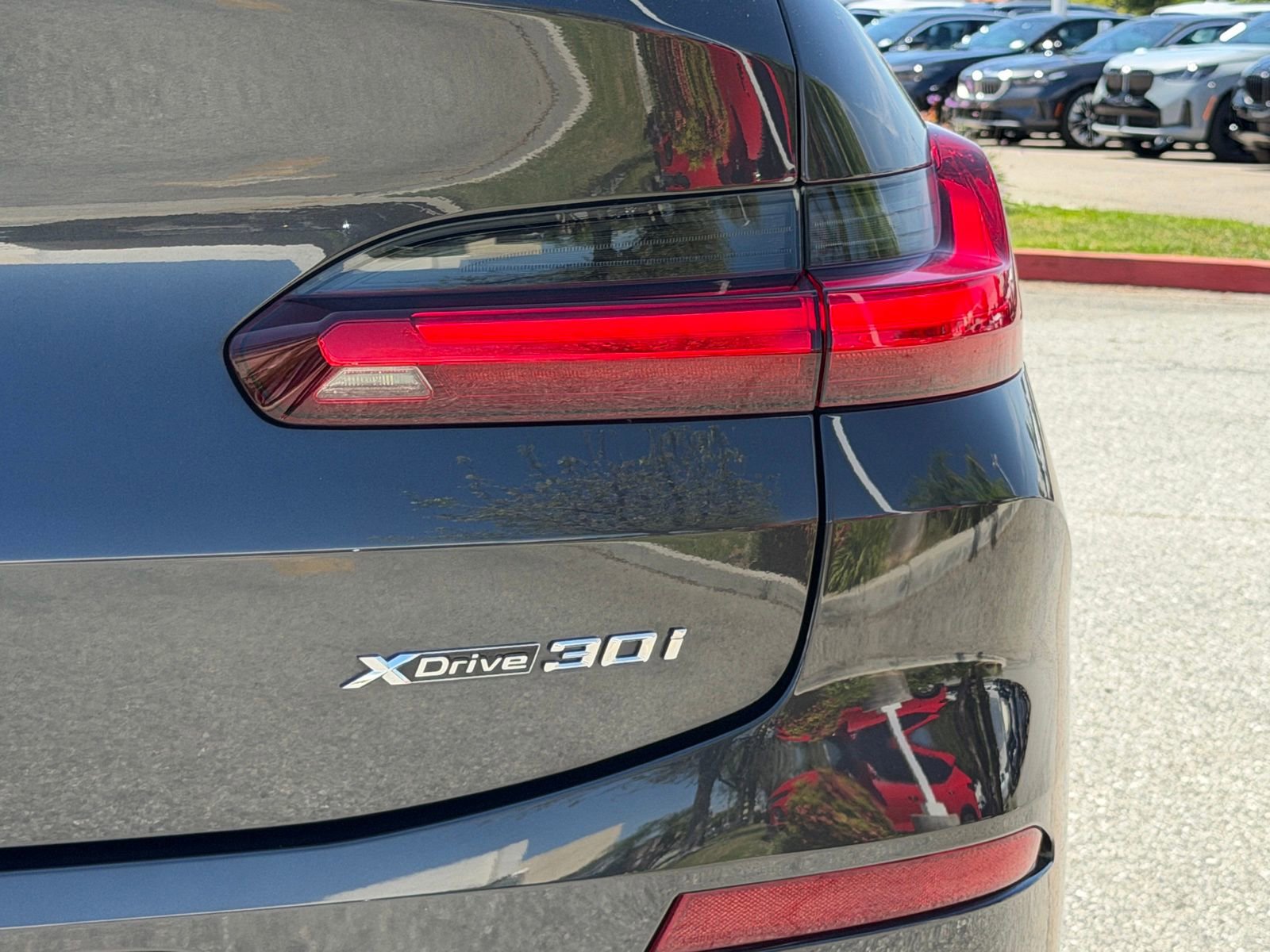 Used 2025 BMW X4 xDrive30i w/ Premium Package AWD/4WD image 16