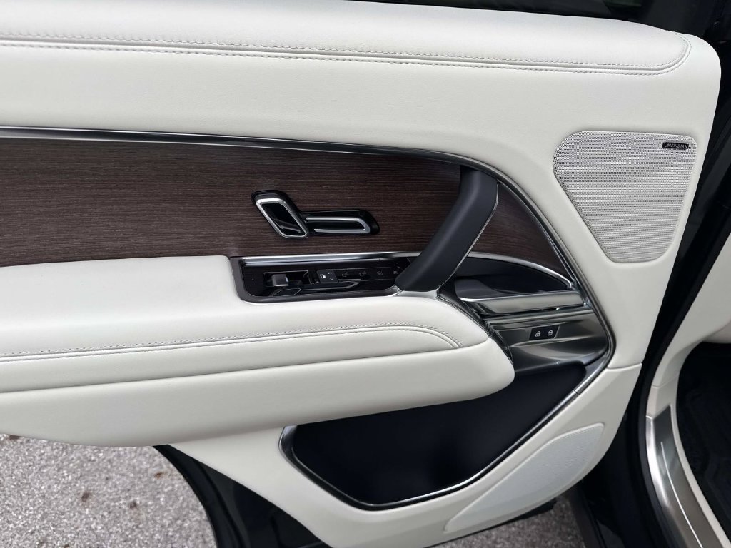 New 2026 Land Rover Range Rover SE AWD/4WD image 13