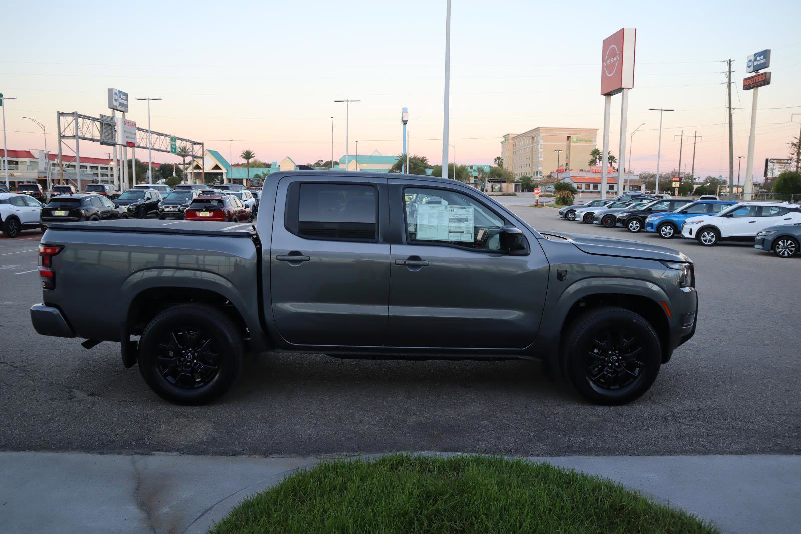 New 2026 Nissan Frontier 4x4 Crew Cab image 13