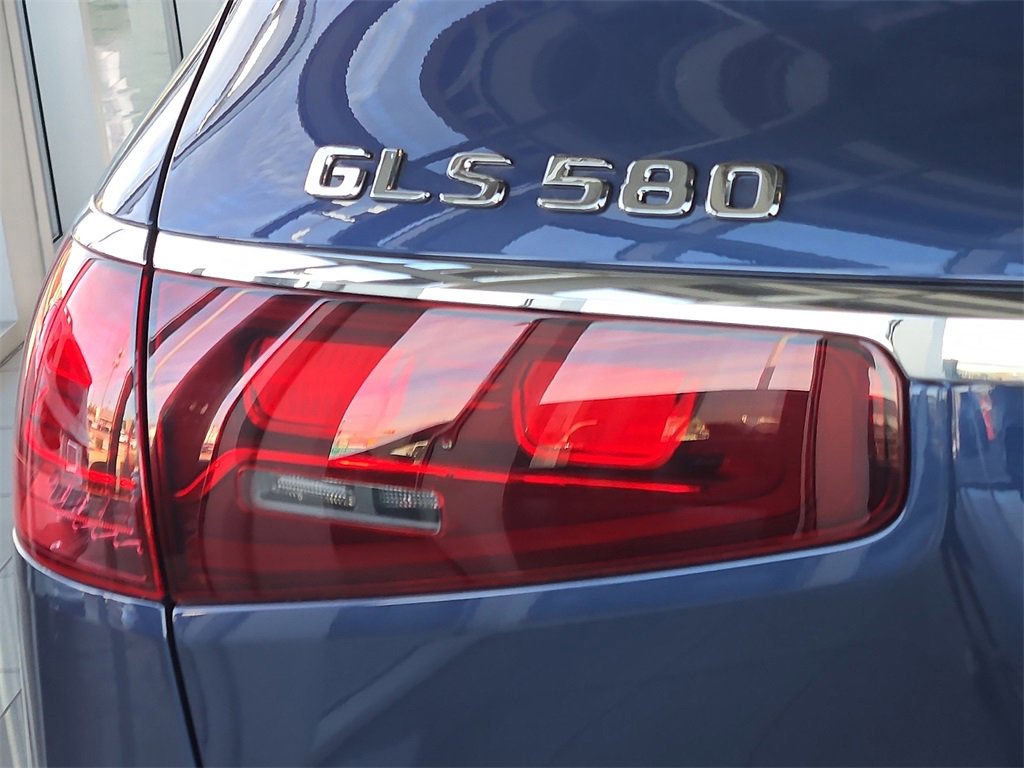 New 2026 Mercedes-Benz GLS 580 4MATIC image 9
